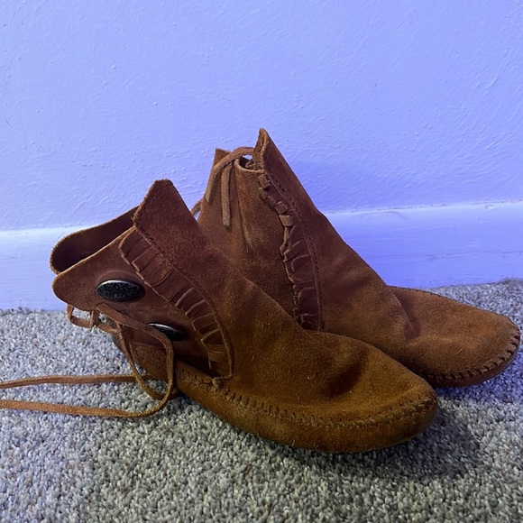 Minnetonka Soft-Sole Boots - Picture 4 of 7